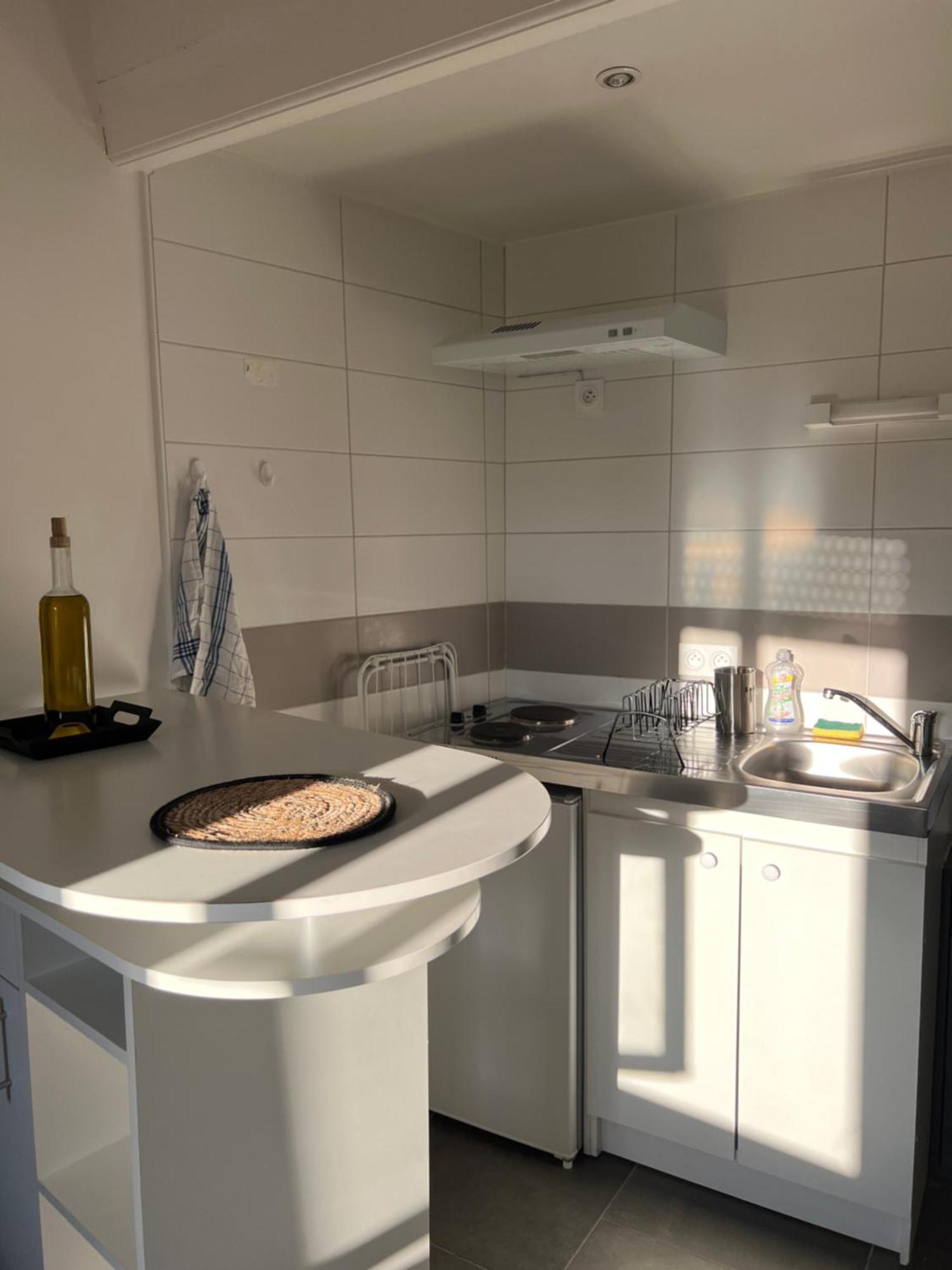 Cosy Studio Hyper Centre Avec Kitchenette & Climatisation Carpentras Bagian luar foto