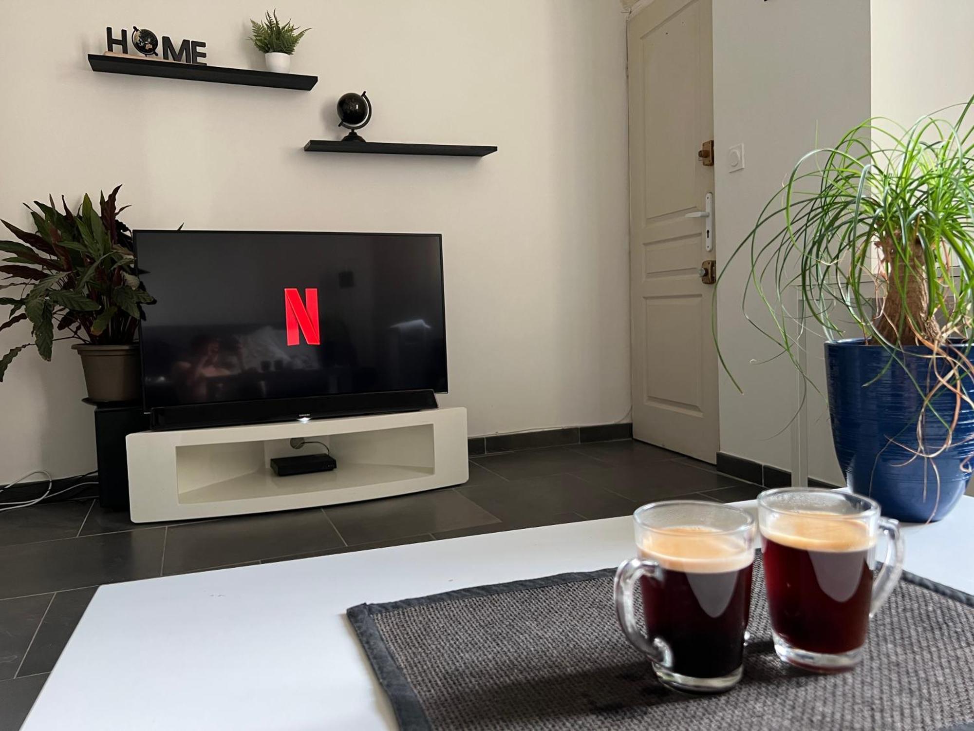 Cosy Studio Hyper Centre Avec Kitchenette & Climatisation Carpentras Bagian luar foto